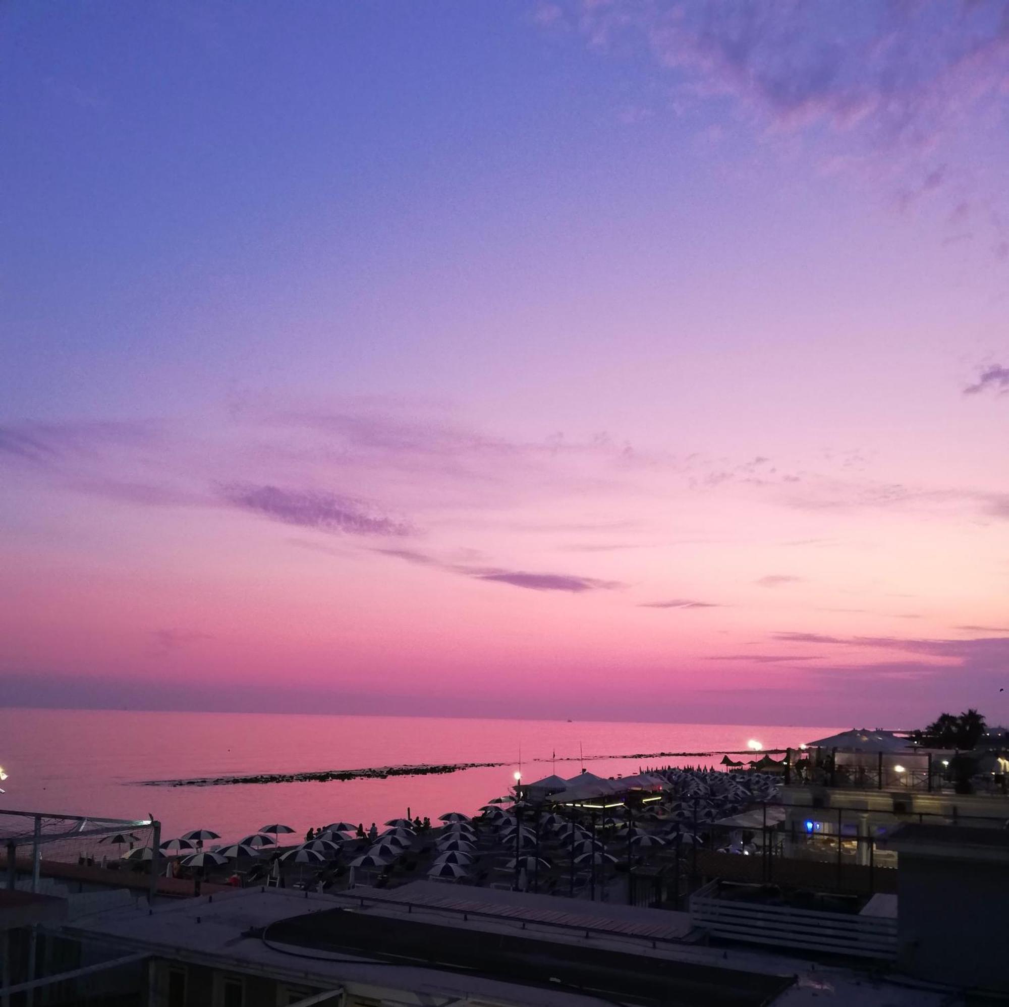Lotus - Appartamento Sul Mare A Ostia Con Giardino Relax Екстериор снимка